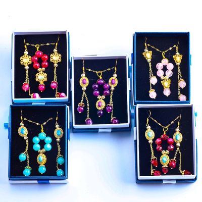 Collar y aro de perlas de piedras preciosas hechos a mano Revestimiento de oro de cobre