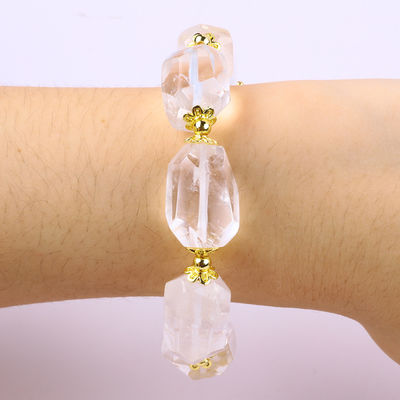 Brazalete de piedra preciosa hecha a mano con amuletos ajustables Brazalete de cuarzo claro de piedra natural Joyería de perlas para el uso diario de la fiesta