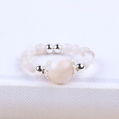 Anillo de piedra preciosa de 4 mm hecho a mano con cuentas Anillo de piedra de ágata blanca elástica ajustable para el uso diario de la fiesta