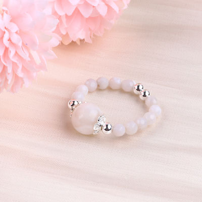 Anillo de piedra preciosa de 4 mm hecho a mano con cuentas Anillo de piedra de ágata blanca elástica ajustable para el uso diario de la fiesta