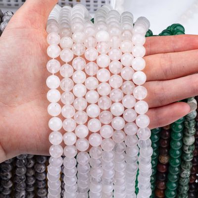Perlas de cuarzo redondas y claras Perlas de cristal curativas para la fabricación de joyas