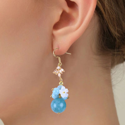 Custom DIY Cristal de aguamarina con el encanto de la flor blanca forma redonda de oreja de perlas para el uso diario