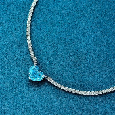 Elegante forma de corazón Aqua Azul 925 Sterling Plata Corazón Collar de piedra preciosa