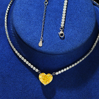 Elegante forma de corazón Aqua Azul 925 Sterling Plata Corazón Collar de piedra preciosa