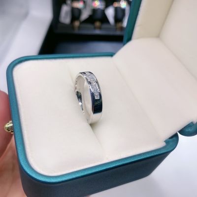 Anillo de compromiso de diamantes de oro Moissanite de 18k Color personalizado
