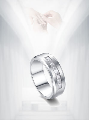 Anillo de compromiso de diamantes de oro Moissanite de 18k Color personalizado