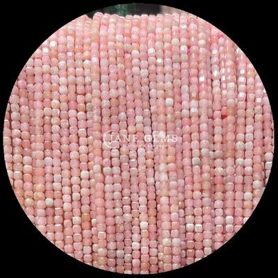 Mini cubo colorido de piedras preciosas con cuentas de ópal rosa y hilos de ágata verde