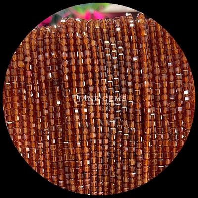 Mini cubo colorido de piedras preciosas con cuentas de ópal rosa y hilos de ágata verde