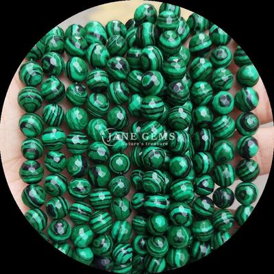 Las cuentas de malaquita sintéticas son perfectas para pulseras redondas de varios colores.